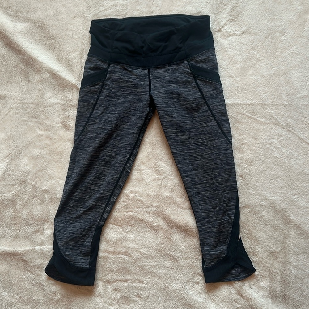lululemon size 6 luxtreme crop - We Are From Space black